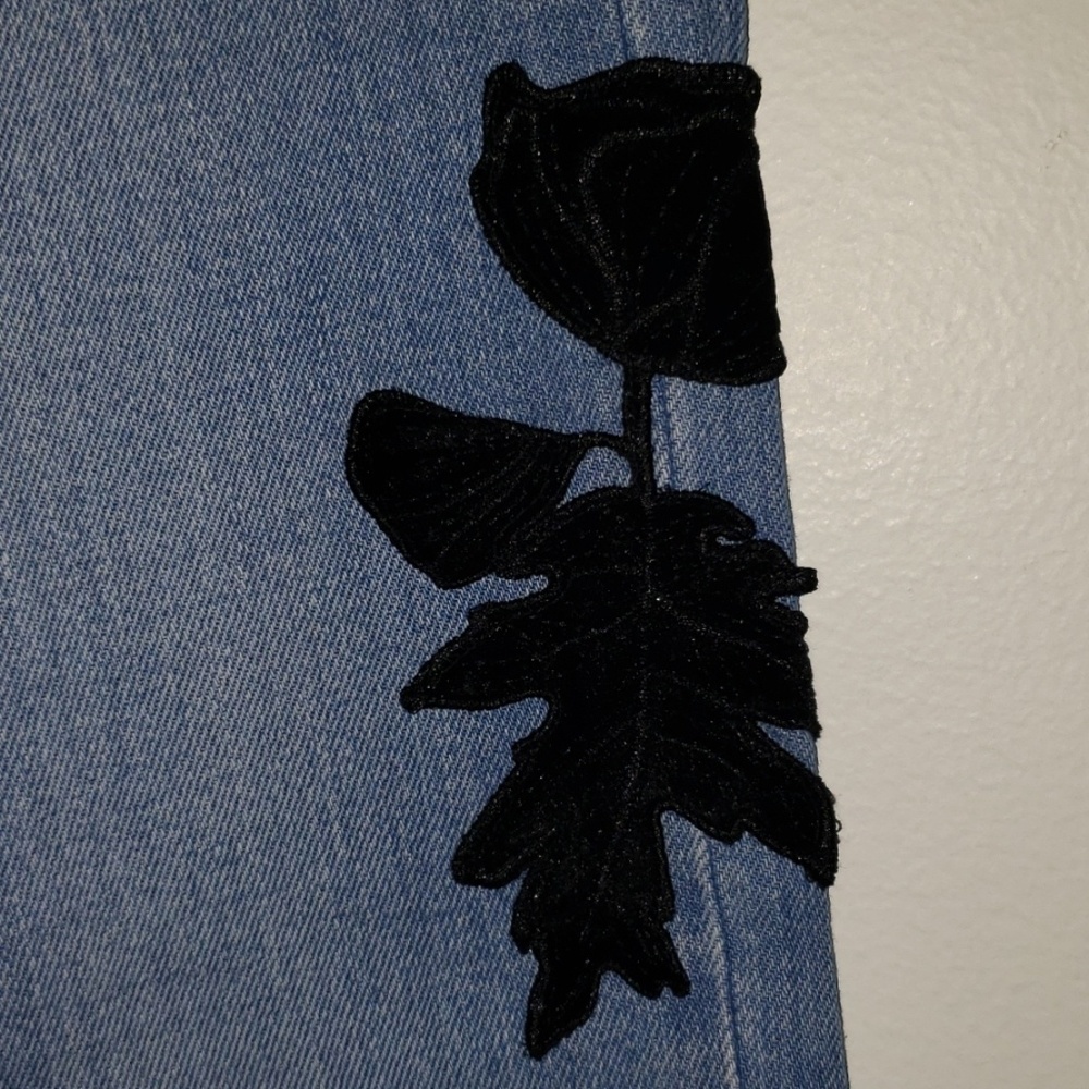 Womens LOFT Modern Skinny Blk Rose Embellish Jeans - Picture 5 of 7
